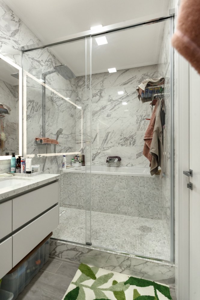 Стеклянная душевая раздвижная