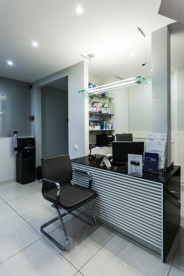 Стеклянные столы на кухню/гостиную/офис