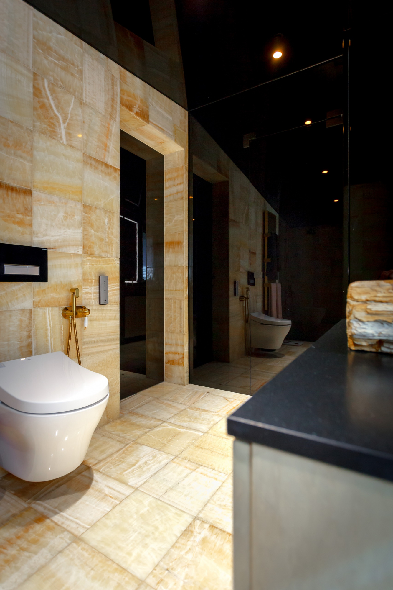 Окрашенное стекло