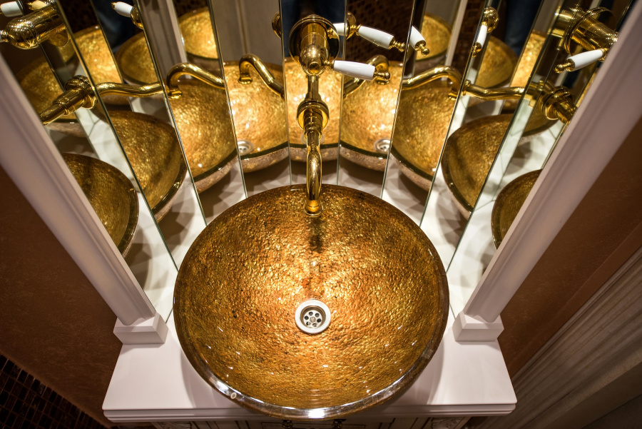 Зеркальное и стеклянное панно