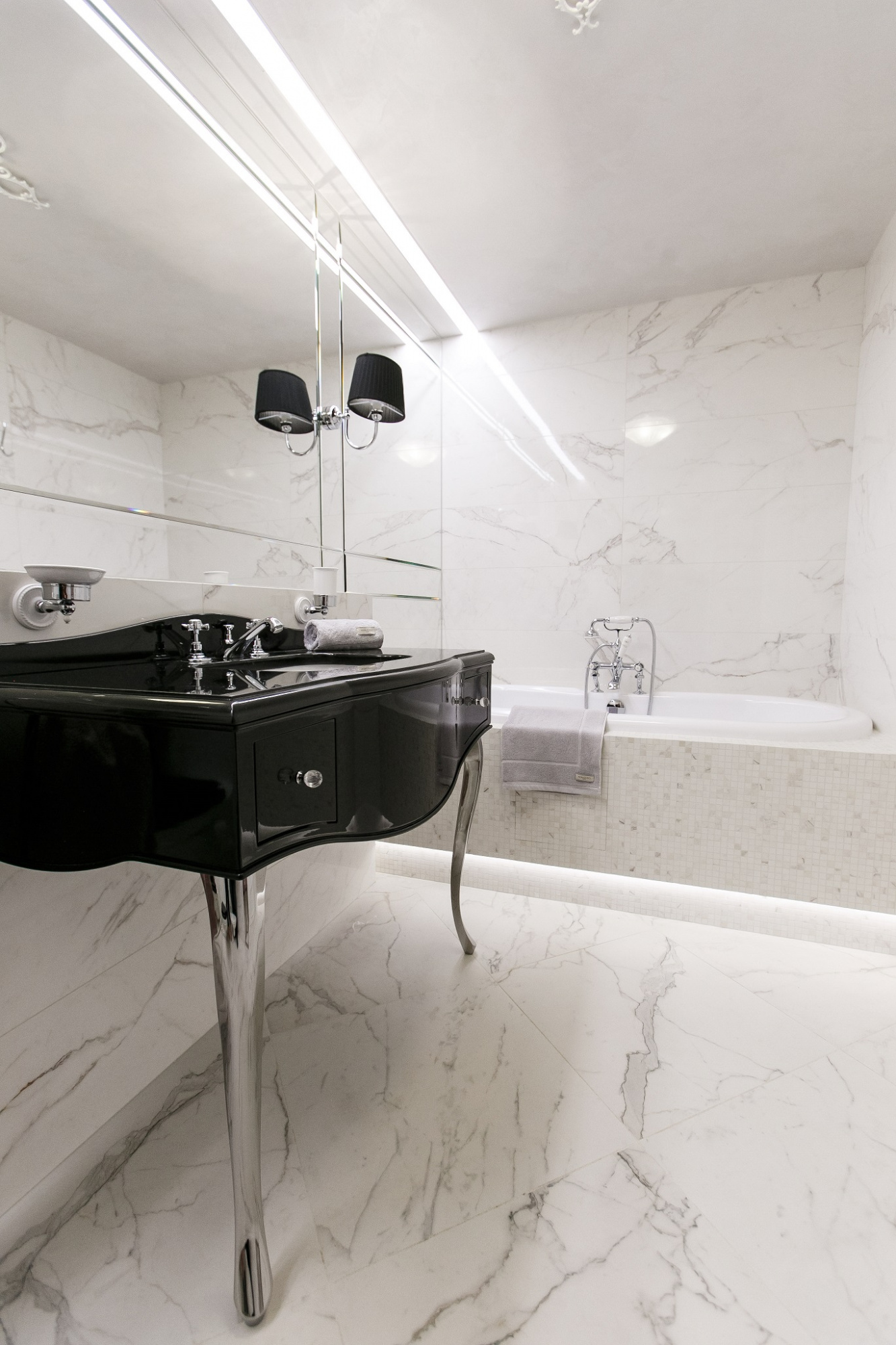 Зеркало на осветленном стекле